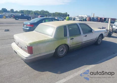 1995 Lincoln Town Car Signature/Spinnaker from USA, damaged, VIN 1LNLM82W7SY666144